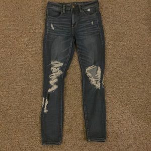 Women’s Next Level Stretch American Eagle Outfitters Size 6, Distressed Jeggings